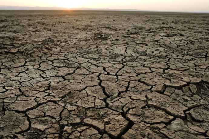 Craked ground around Hurri Hills Region - © Giulio Napolitano