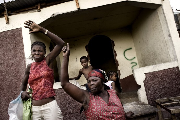 Port-au-Prince, Citè Soleil, women complaining about the increase of food prices - © Giulio Napolitano