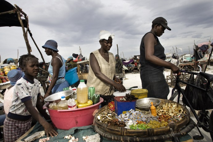 Market scene in Cité Soleil, Port-au-Prince  - © Giulio Napolitano