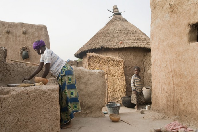 Kokologo village, Koumba Kabre' feel overwhelmed trying to feed her six children - © Giulio Napolitano