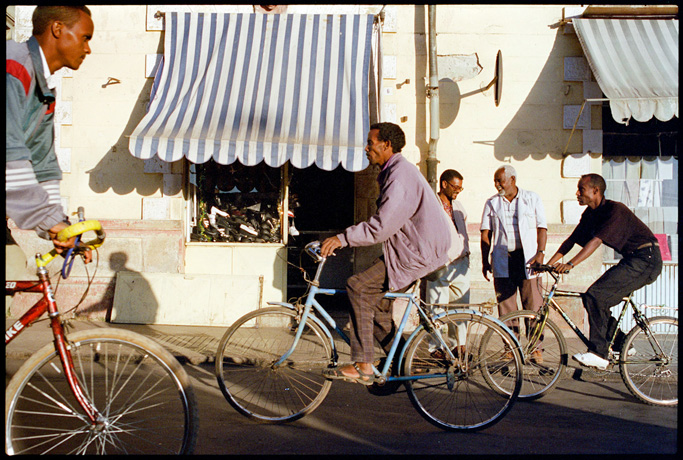 Everyday life scene in Asmara - © Giulio Napolitano